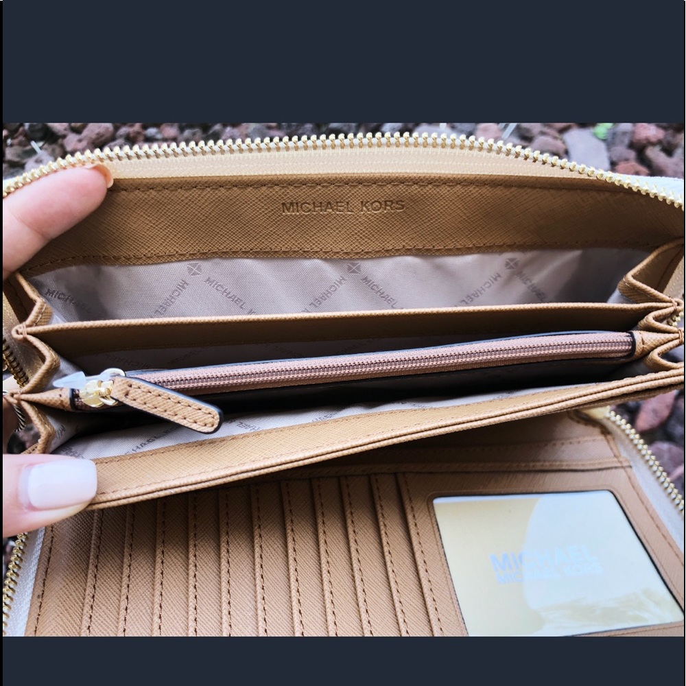 Gaby’sBags💕👜Michael Kors Wallet - Picture 6 of 7